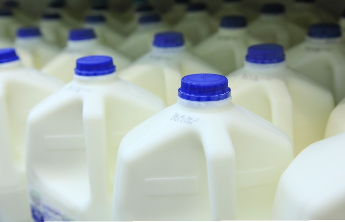 How many cups are in a half-gallon_