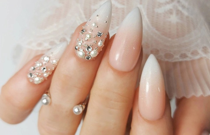 Short White Nails (4)